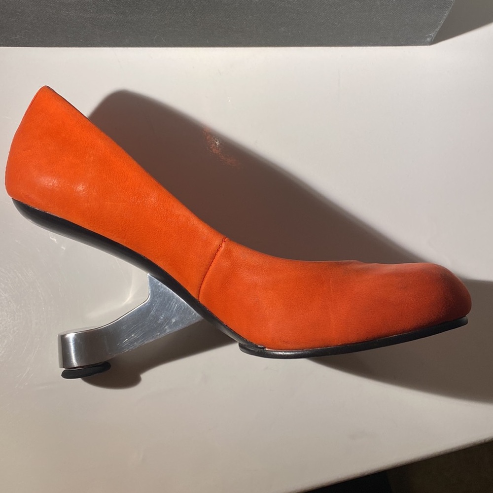 UNITE NUDE RED/ORANGE PUMP WITH METAL HEEL, SIZE 37